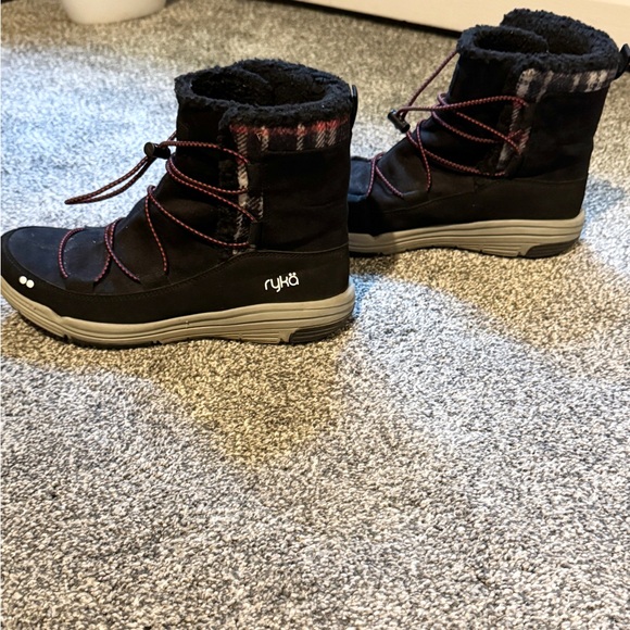 RYKA Alyssa Women's Black Winter Boots With Red Laces - Picture 6 of 9